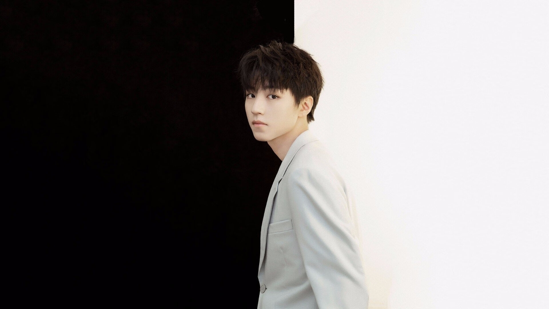 双前腰回撤提供更多出球角度，双前腰实况